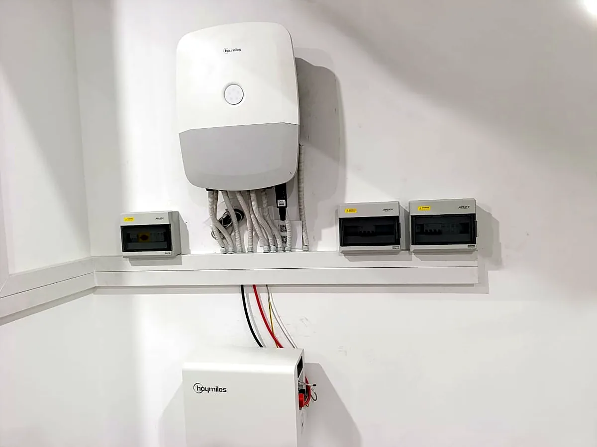 Hoymiles hybrid inverter and battery with protection boxes